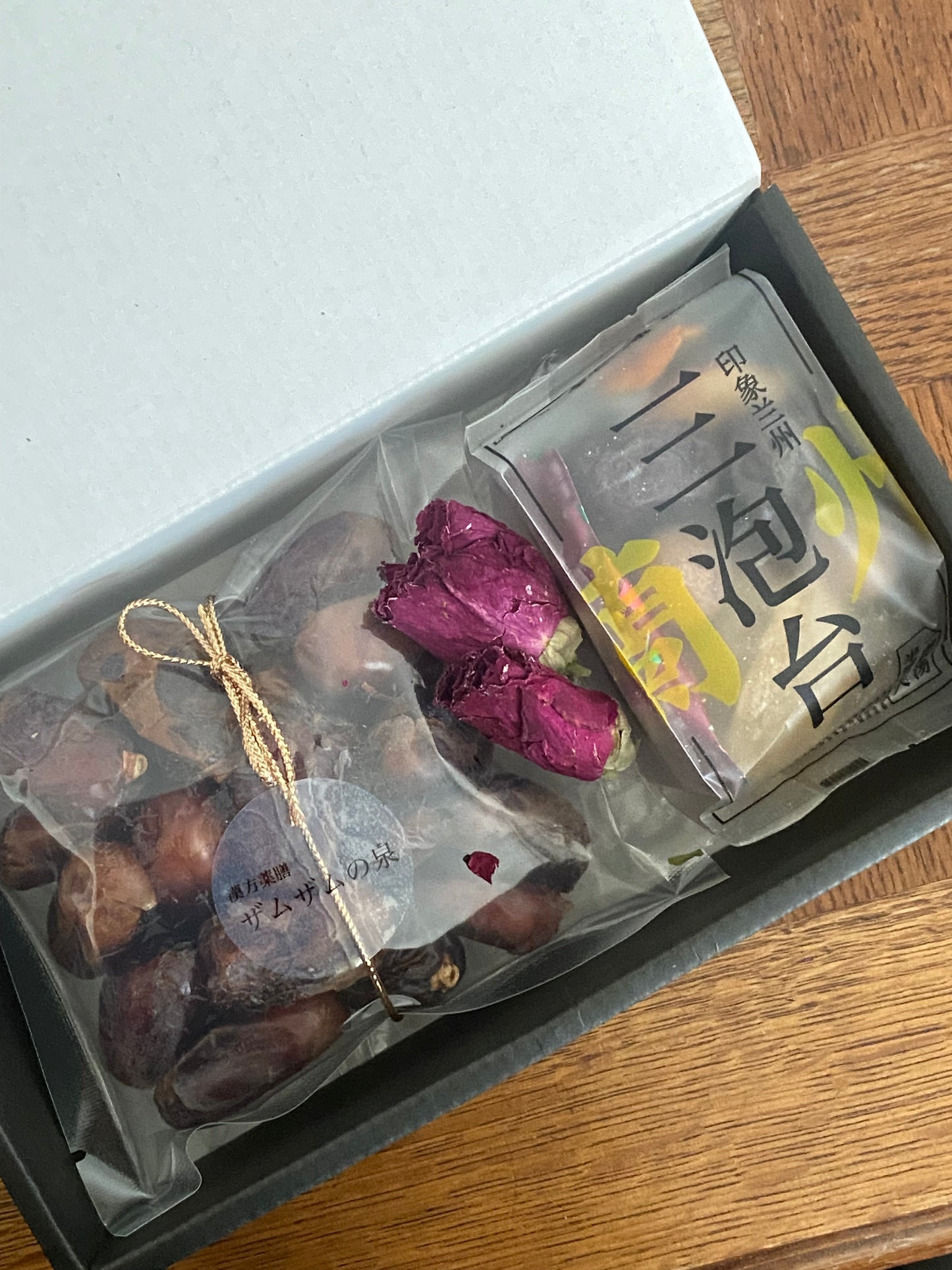 食べられる“薬膳茶”と“天然デーツ”セット
